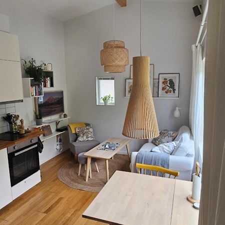 Tiny Grey House With Loft, 15 Min From City Center غوتنبرغ المظهر الخارجي الصورة