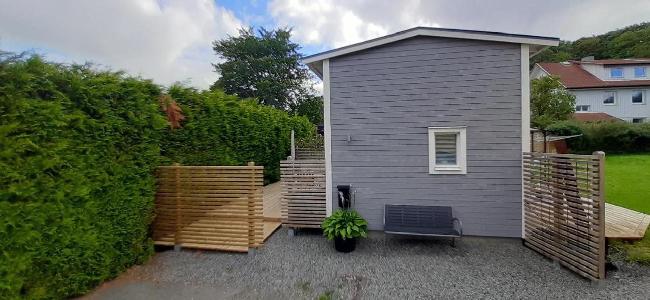 Tiny Grey House With Loft, 15 Min From City Center غوتنبرغ المظهر الخارجي الصورة