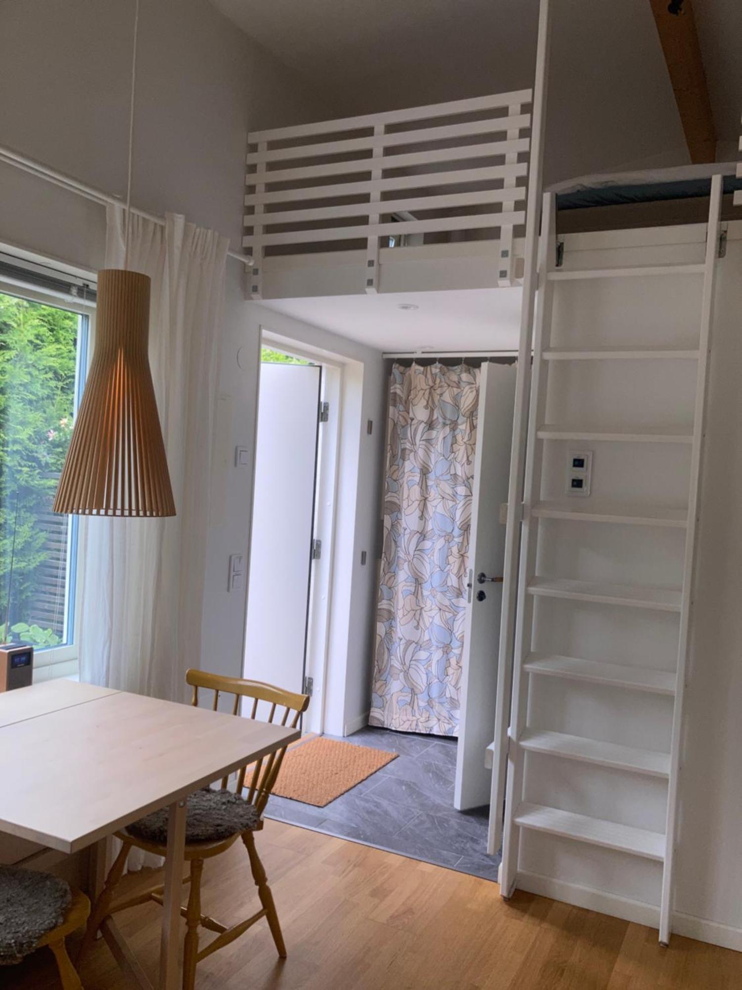 Tiny Grey House With Loft, 15 Min From City Center غوتنبرغ المظهر الخارجي الصورة