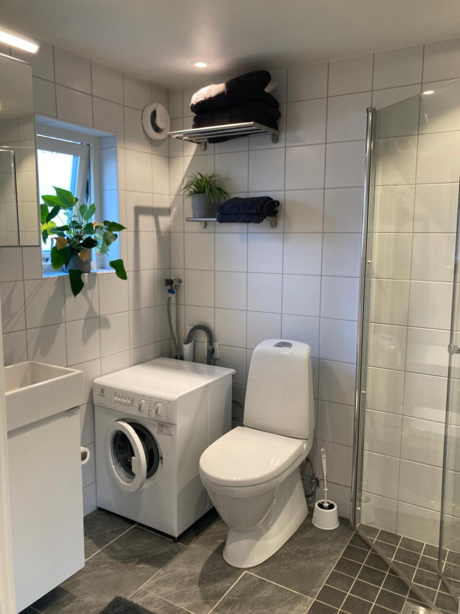 Tiny Grey House With Loft, 15 Min From City Center غوتنبرغ المظهر الخارجي الصورة