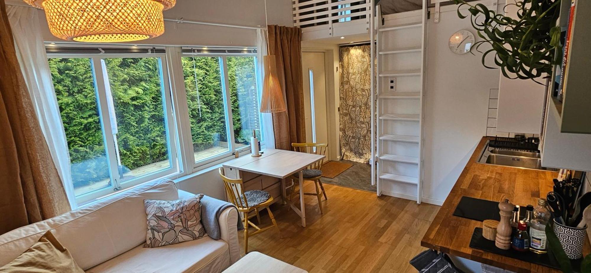 Tiny Grey House With Loft, 15 Min From City Center غوتنبرغ المظهر الخارجي الصورة